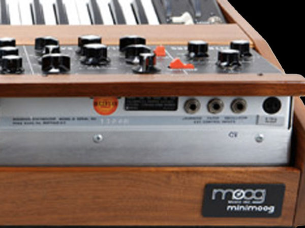 gear-minimoog-rear