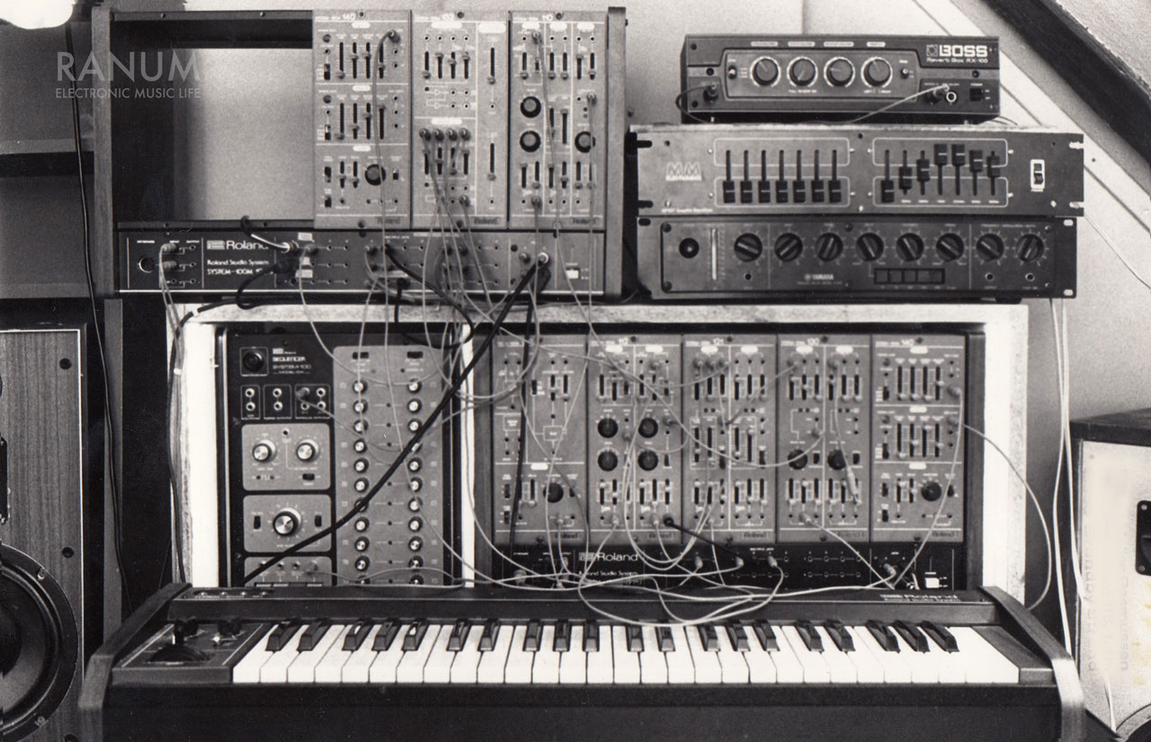 rs-1980-su-system100m-bw-w1280-legend