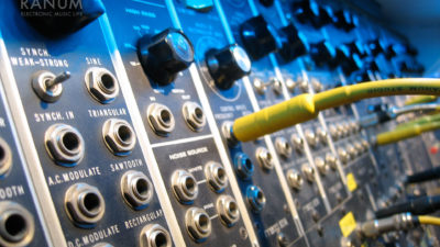 rs-gear-moog35-close-1920x1280-legend