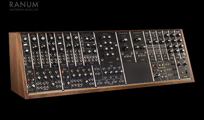 rs-gear-moog35-promo-image-w1280-legend