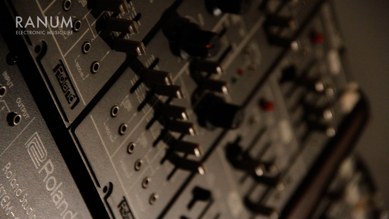 rs-studio-gear-modular-system-100m-bh-grey-blurred-1280x720