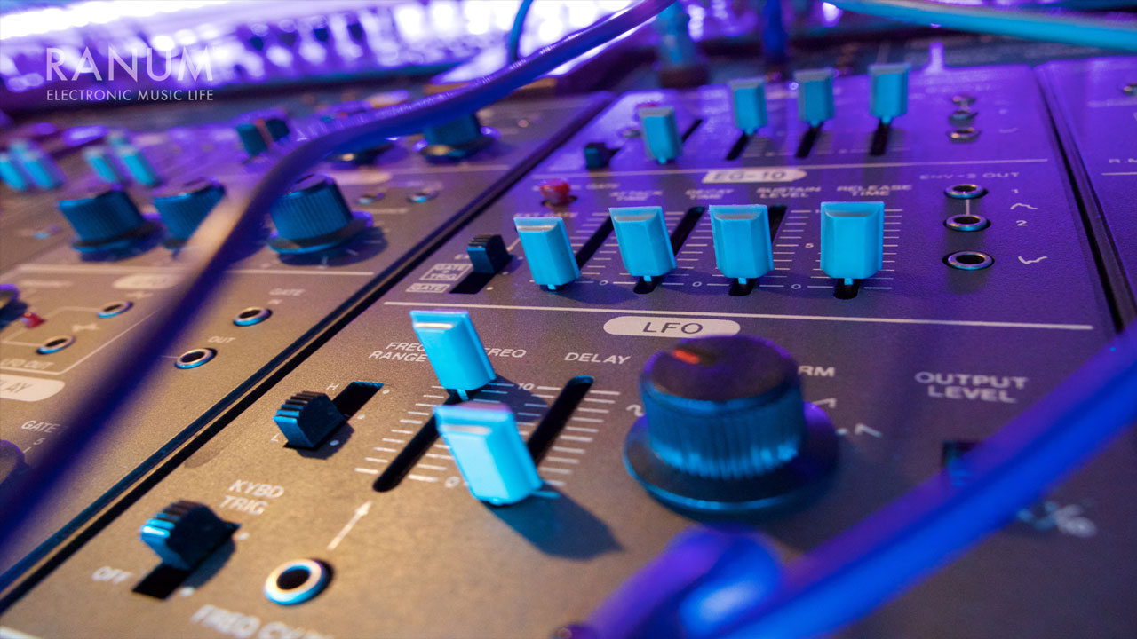 rs-studio-gear-modular-system-100m-lfo-purple-close-1280x720