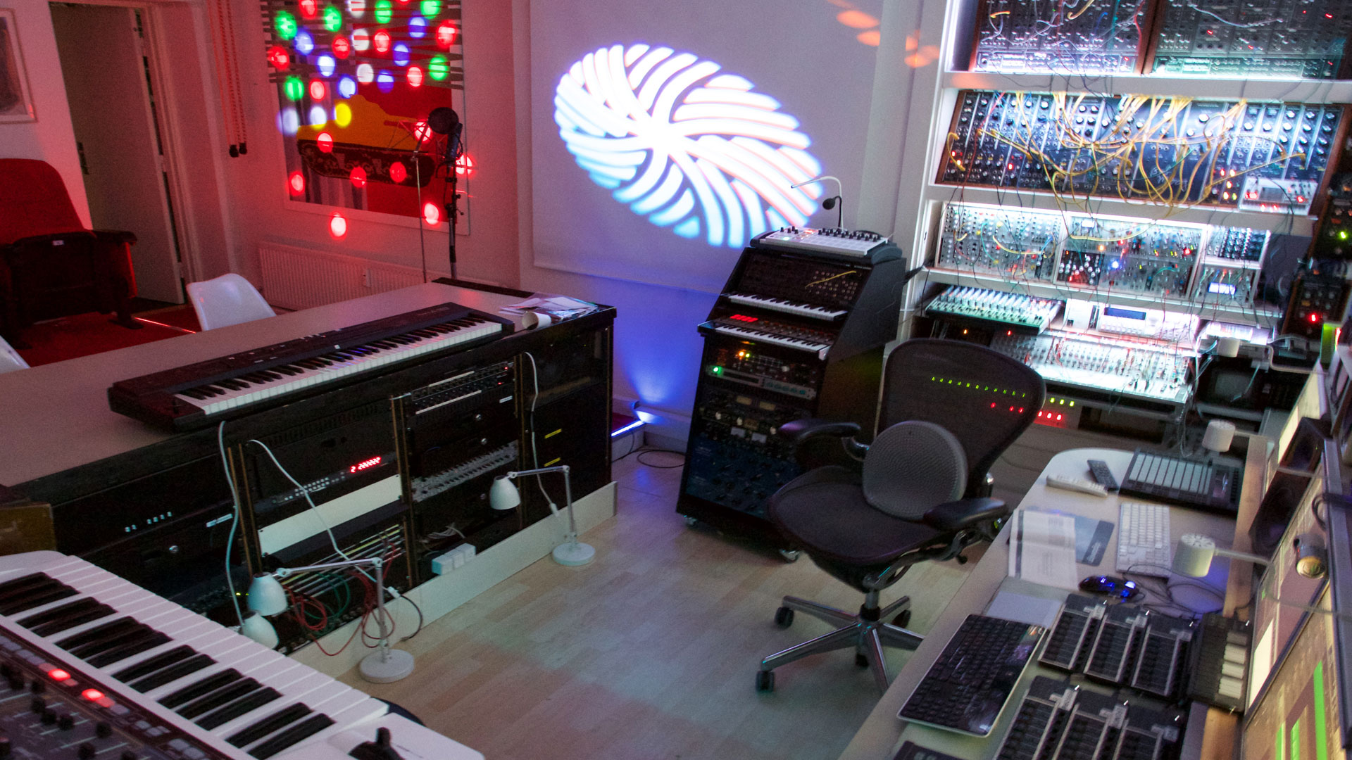 studio-wp-images-controlroom-totals-all-1920x1080-005